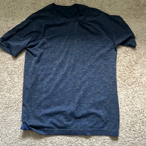 Lululemon Shirt - Picture 1 of 2